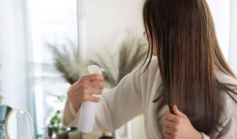 Mulher Preparando O Cabelo