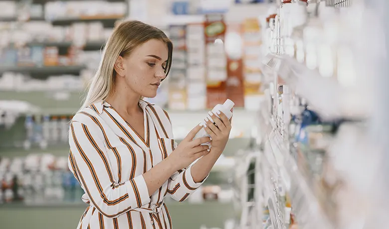 Mulher Comprando Produtos